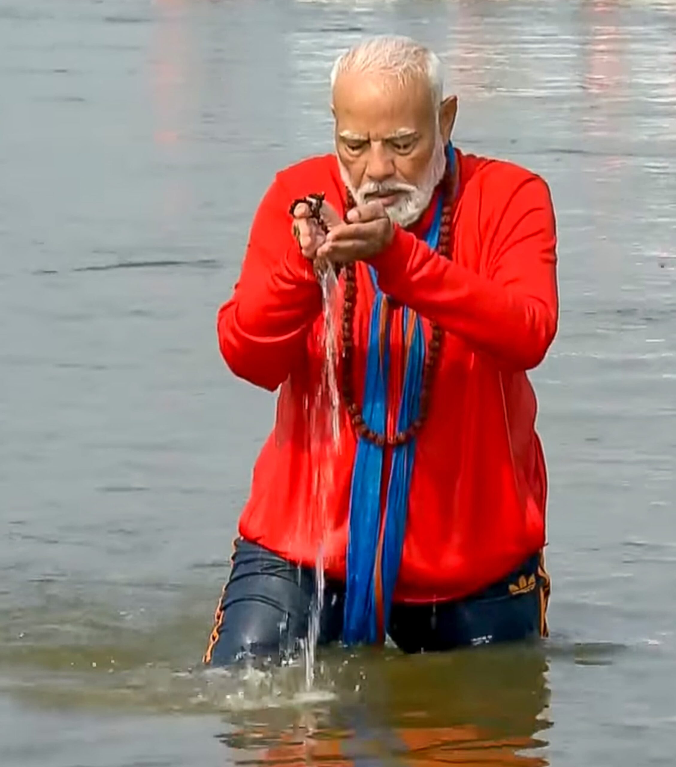 pardhanmantri narnderdas modi pahuche mahakuabh ke pawan dharti par